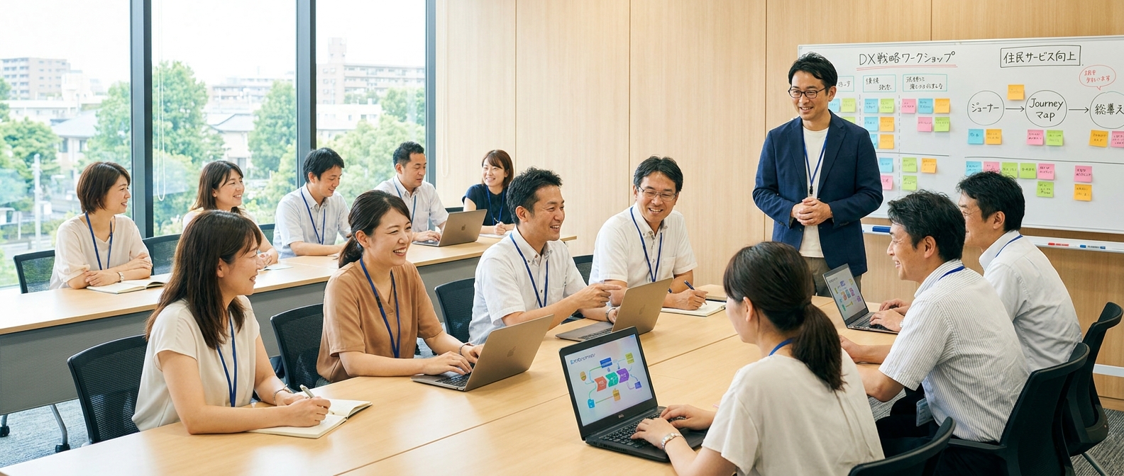 Editorial photograph of an engaging DX training workshop in a bright Japanese municipal training room. A diverse group of Japanese public sector employees in their 30s to 50s—men and women in business casual attire—seated around a long wooden conference table, attentively listening, taking notes, and discussing in small groups. A friendly facilitator (Japanese, mid-30s, smart casual) stands at the front near a large whiteboard covered with colorful sticky notes, simple journey-map diagrams and DX framework keywords written in Japanese. Laptops are open with abstract worksheet UIs visible. Faces are natural, expressive, clearly visible with focused and positive engagement; ages and styling vary to feel realistic and inclusive. Soft warm afternoon daylight streaming through large windows. Color palette: clean off-white walls, warm wooden table tones, soft sage green accents from chair fabric. 21:9 cinematic aspect ratio, professional editorial photography with shallow depth of field, no logos, fictional respectful Japanese faces that do not resemble any real person, warm collaborative atmosphere of hands-on learning.